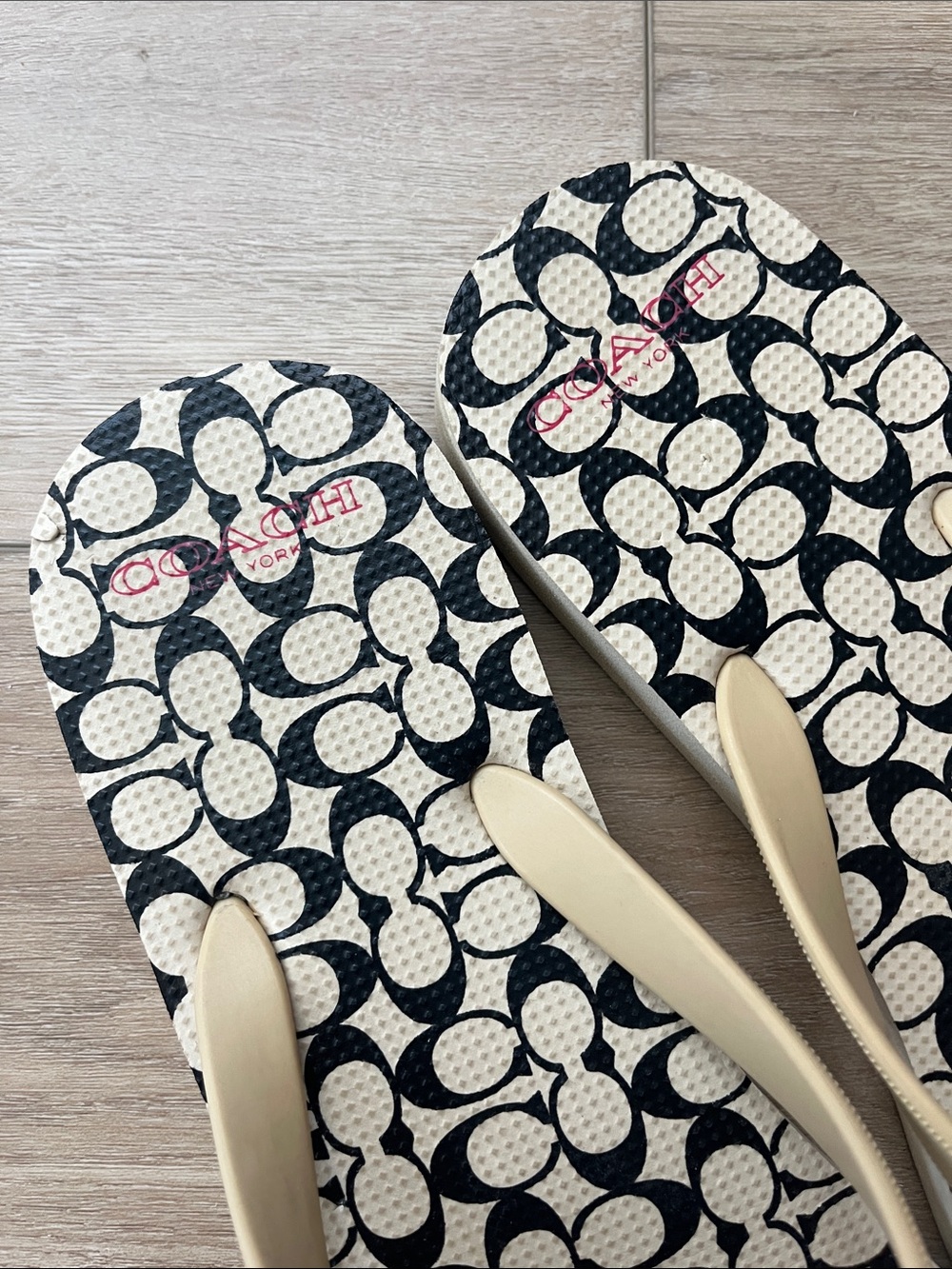 Coach Amel Signature C Flip Flops - Picture 5 of 8